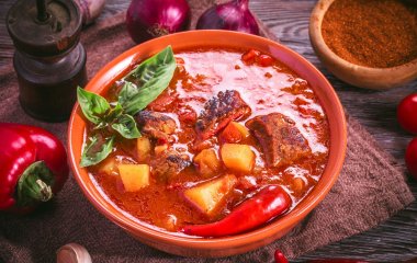 Традиционный суп-гуляш: как приготовить популярное блюдо венгерской кухни