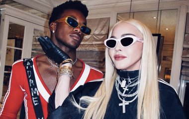 Сын Мадонны появился в платье с разрезом на турнире по боксу