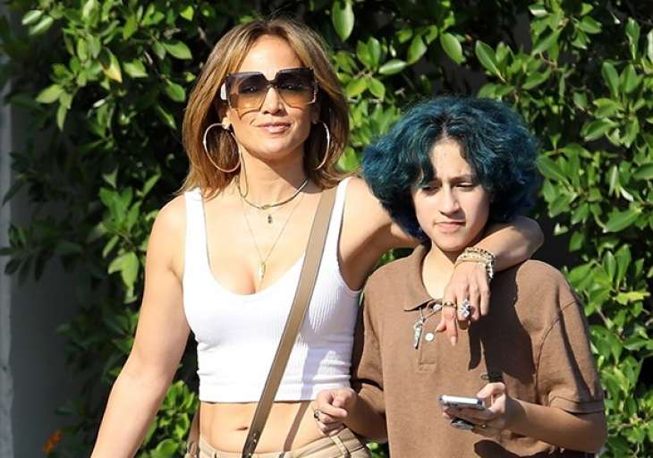 Дженнифер Лопес заметили с дочерью Эммой на шопинге в Лос-Анджелесе