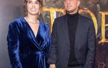 «Плюхнулась бомбочкой»: Муцениеце в бикини нырнула в бассейн, а потом поманила бюстом в мокром лифе