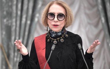Инна Чурикова упала со сцены и сломала ребра