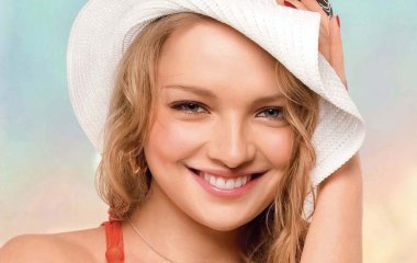 Екатерина Вилкова и Алена Ахмадуллина носят одинаковые платья
