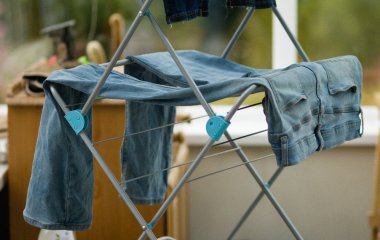 Скільки можна носити джинси без прання, щоб не зіпсувати тканину: поради експертів