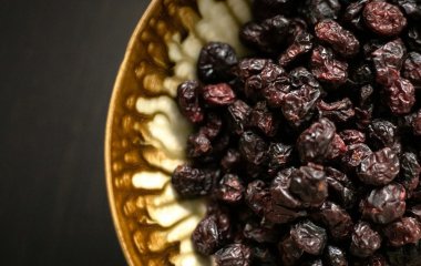 Тільки не гарячою: якою водою правильно промивати сухофрукти та чому це має вирішальне значення