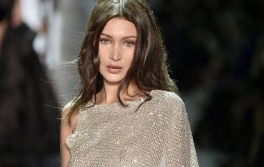 Белла Хадид в черном бикини на примерке «Victoria’s Secret» 