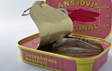 Безопасно ли хранить открытые консервы: что об этом говорят эксперты