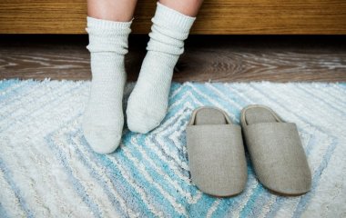 80-річну бабусю засудили до 4 років ув’язнення за те, що вдарила онучку капцем по руці