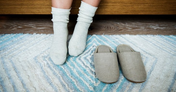 80-річну бабусю засудили до 4 років ув’язнення за те, що вдарила онучку капцем по руці