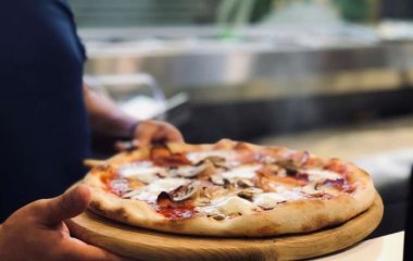 Невероятная вкусняшка: готовим пиццу с вешенками и шпинатом