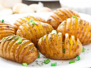 Сколько варить картошку в мундире и как приготовить в духовке: простой рецепт