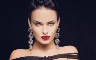 Даша Астафьева в купальниках загорает на Бали