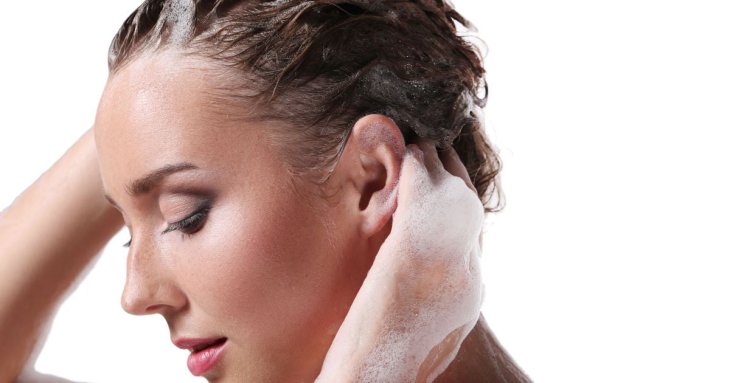 Щоб тонке волосся було густим та об’ємним, додавайте це в шампунь під час миття голови