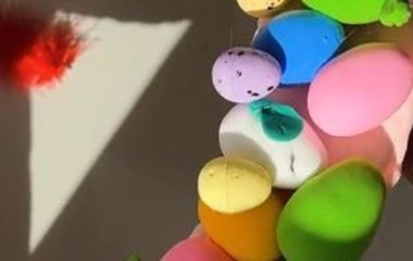 Як зробити великодній віночок із повітряного пластиліну — відео
