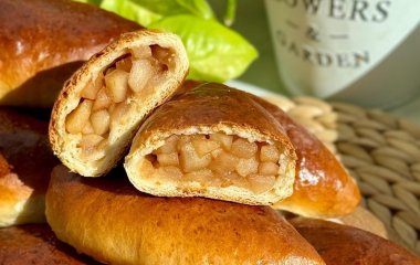 Пиріжки з яблуками: рецепт справжньої осінньої випічки