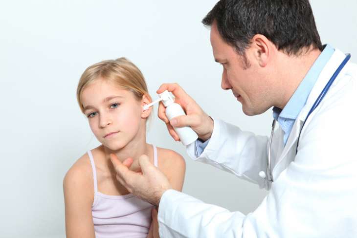 Доктор Комаровский рассказал, как нужно действовать, если у ребенка болит ухо
