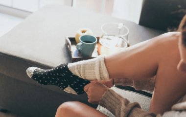 Чому постійно мерзнуть руки та ноги: можливі причини у жінок