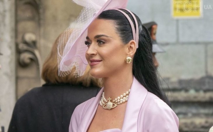 С Кэти Перри на коронации короля Чарльза III произошел конфуз (фото)