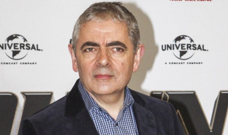 Постаревшего Роуэна Аткинсона заметили на съемках в новом образе