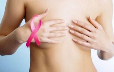 Роды после 30-ти, ожирение и не только: медики назвали ТОП-12 факторов развития рака груди