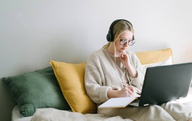 Лікар пояснила, чому деякі пісні заїдають у голові і як із цим боротися