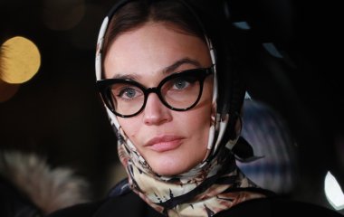 Алена Водонаева вернула в свой гардероб женственные наряды