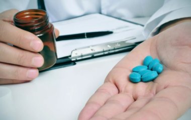 Лікар назвав препарати, які небезпечно приймати за COVID-19