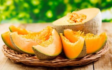 Лакомство не для всех: врачи сказали, кому нельзя есть дыню