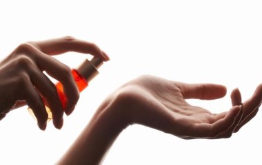 П'ять модних парфумів для жінок 50+ на літо: ці аромати вас здивують