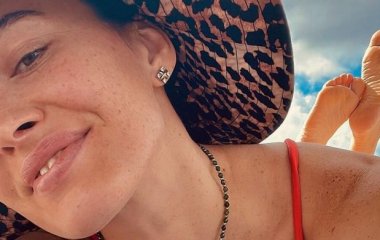 Даша Астафьева доказывает, что «хищный» принт в тренде: шикарная фигура в роскошном бикини