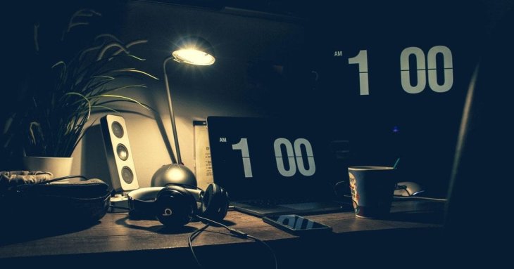 Чи потрібно переводити годинник на телефоні у жовтні 2026 року: що варто перевірити