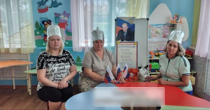 У Росії вчителі вдягнули шапочки з фольги для захисту від НАТО: фото та відео