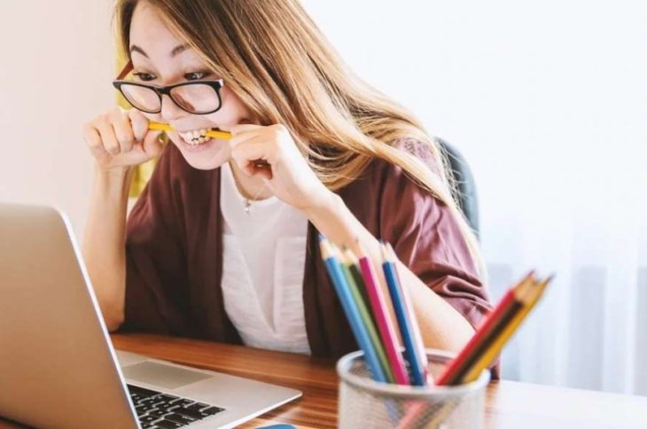 Как работа за компьютером может повлиять на зрение, рассказали врачи