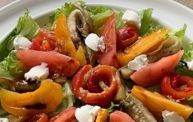 Смачно і красиво: рецепт салату із запеченими овочами