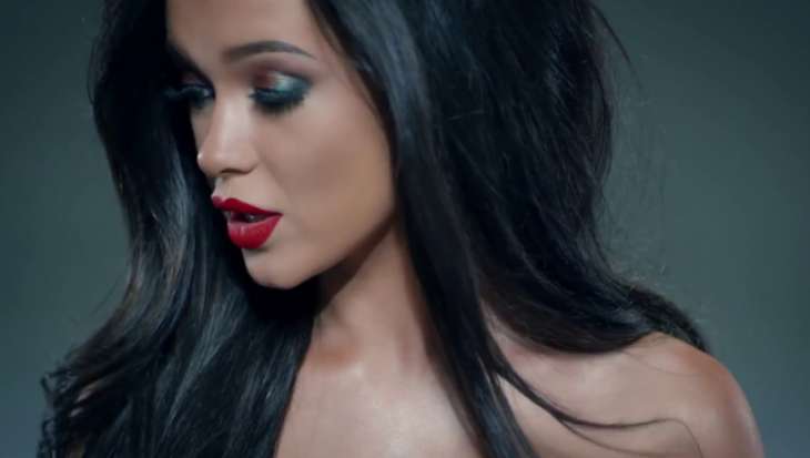 Мария Яремчук покорила красотой в вечернем платье