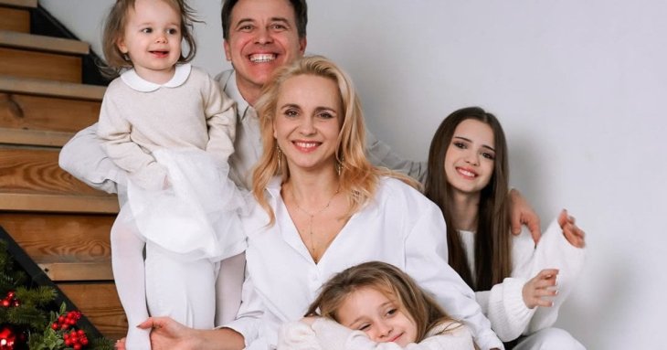 Лілія Ребрик показала одразу трьох підрослих доньок і підбадьорила у період відключення світла