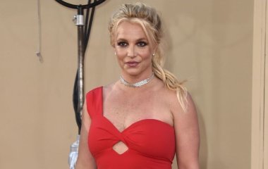 Бритни Спирс после развода с Сэмом Асгари показала, как ее целует другой мужчина