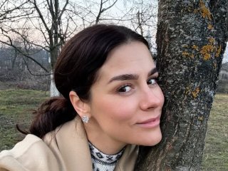 Інна Онуфрійчук з сестрами з'їздила до рідного села та поділилась щемливими спогадами з дитинства