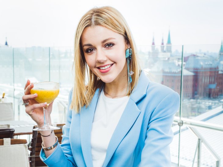 Юлианна Караулова с друзьями и бойфрендом отдыхает в Сочи