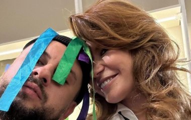 MONATIK нежно поздравил жену с 