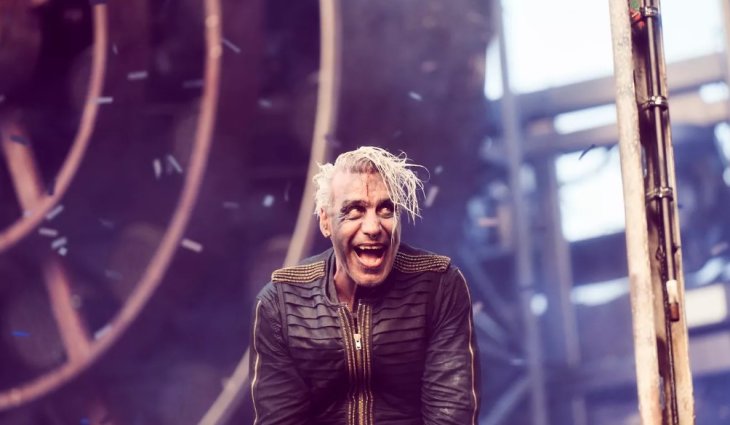 Против лидера группы Rammstein начали расследование по подозрению в сексуальных домогательствах к фанаткам