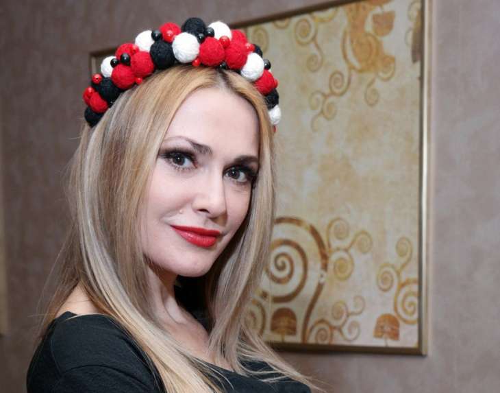 Ольга Сумська у вишиванці погуляла на весіллі доньки Влади Литовченко