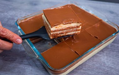 Торт без выпечки с вареной сгущенкой