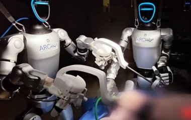 Гуманоїдні роботи вперше у світі успішно виконали хірургічні операції