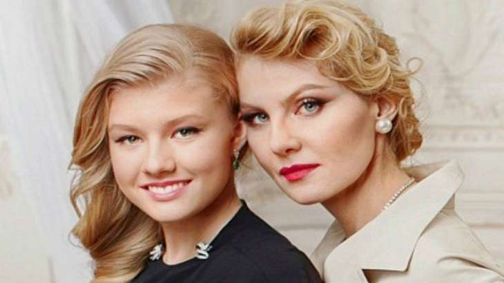 Рената Литвинова позировала дочери без макияжа