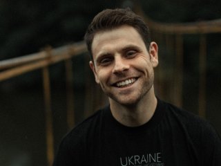 Відомий український актор приголомшив витратами на співочу кар'єру і де він бере гроші