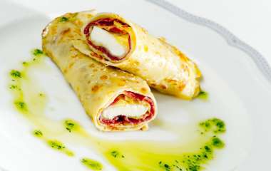 Блины с ветчиной и сыром моцарелла