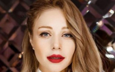 Тина Кароль показала фигуру в эффектном купальнике