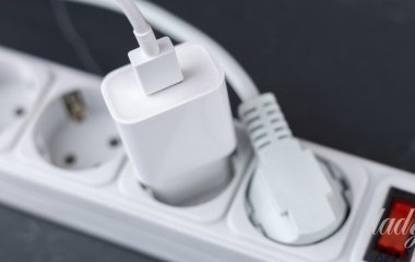Скільки електроенергії “з’їдають” ноутбук, роутер і смартфон: реальні цифри