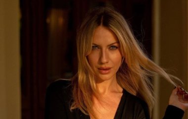 Леся Никитюк на утреннем селфи показалась обнаженной и засветила сосок