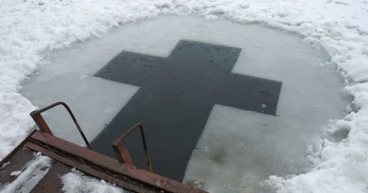 Як правильно купатися на Водохреще і що це символізує
